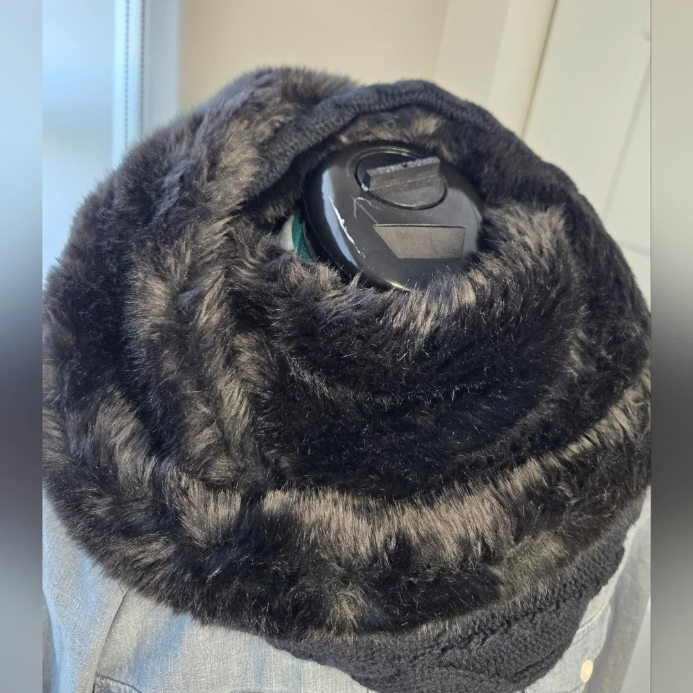 JUICY COUTURE BLACK FAUX FUR INFINITY SCARF CABLE KNIT INTERIOR WINTER WOMEN OS